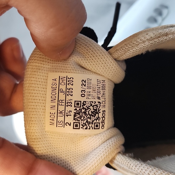 Adidas Grand Court Classic White and Black Shoes Size 2Y - Picture 2 of 7